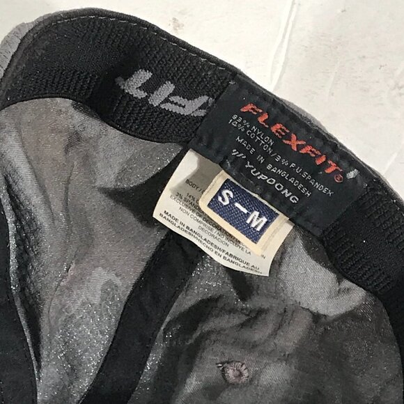 Hurley Flexfit Silver Graffiti  Spray Paint Surf Skate Cap Hat - Picture 4 of 8